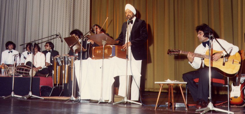 Group photograph when Ustad Ali Akbar Khan took Deedar Singh Pardesi as his pupil.